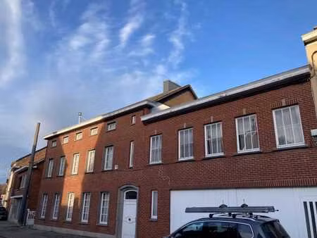 très spacieuse maison d'habitation tout usage avec gar/1 app