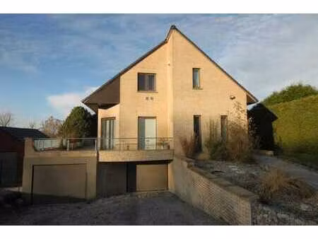 magnifique villa 4 façades composée de 4 chambres !