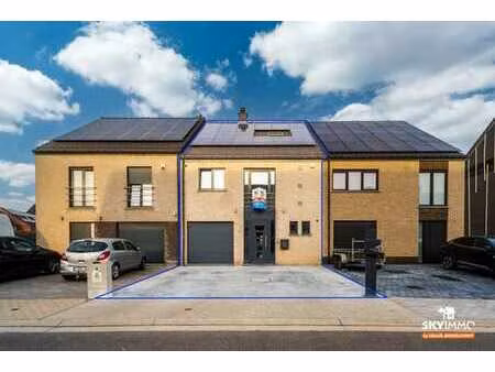 magnifique maison- 5ch - 2 sdb -terrasse - jardin - panneaux