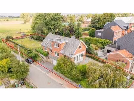 maison 4 façades  4 chambres  vaste jardin  garage.