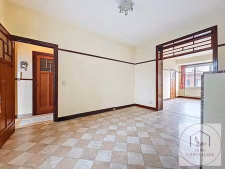 appartement de 61m² avec terrasse fermée à rénover