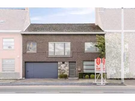 agréable maison de 4 pièces à vendre dans le centre de bever