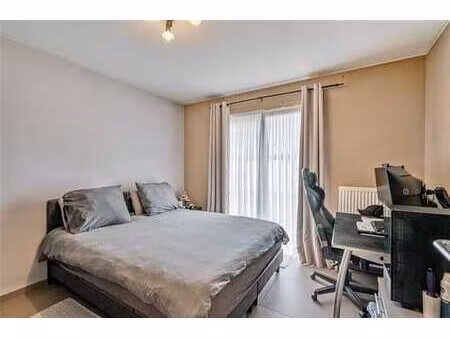 appartement de 2 chambres au rez-de-chaussée avec garage