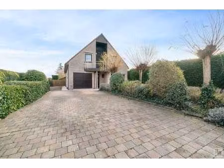 ruime alleenstaande woning met 4 slaapkamers