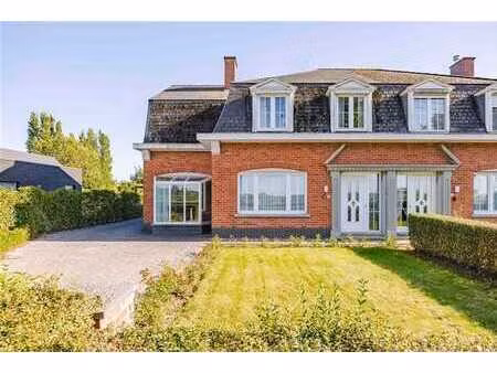 maison à rafraîchir avec 4 chambres