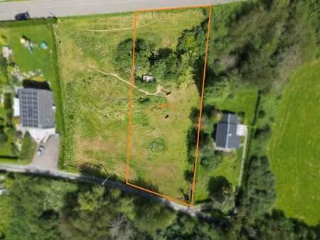 belle parcelle de terrain +/- 1.576 m² (zone d'habitat)