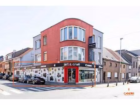 instapklare winkelruimte op commerciële hoekligging