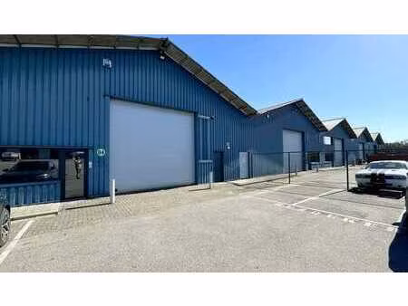 entrepôt à louer sur site industriel à malle