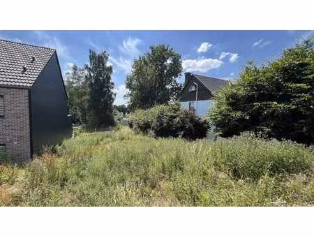 beau terrain à bâtir au calme et proche des facilités