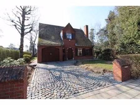 alleenstaande woning met garage & tuin