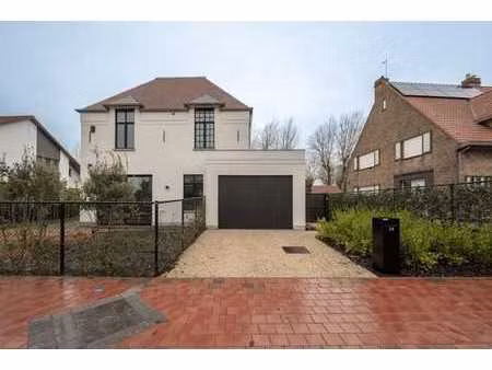 villa contemporaine neuve située à proximité du centre et d