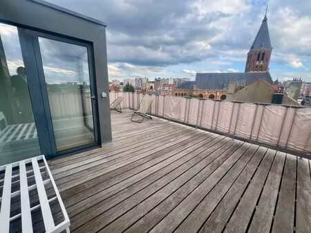 quartier thieffry – superbe duplex avec terrasse rooftop