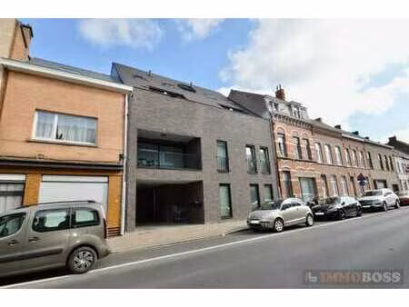 gelijkvloers appartement met 2 slpks + autostandplaats