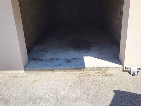 location box fermé dans résidence sécurisée