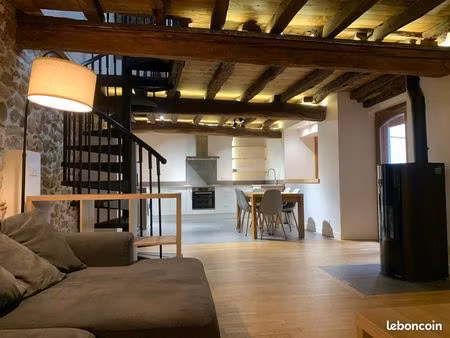 location maison de village