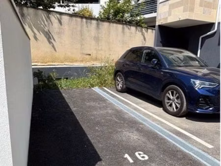 place de parking quartier tauzin médoquine