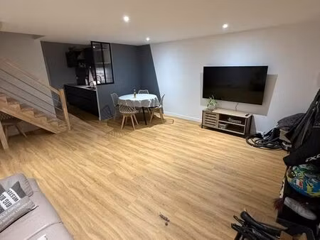 location meublée – maison de 75 m2 de 2 chambres + bureau + jardinet entierement clos