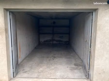 garage à louer – 15 m² – 75 / mois