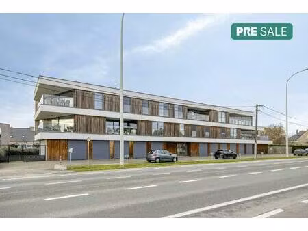 appartement met 3 slaapkamers  garage en autostaanplaats te koop in waarschoot