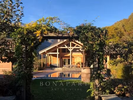 chalet haut de gamme : retrouvez le luxe de l’espace  l’élégance de la tradition et le pri