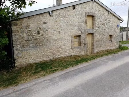 petite maison en pierre