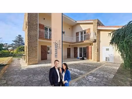 maison - 5 chambres - espace jeux-bureau - cave - grande pièce de stockage - garage - buan