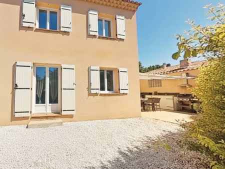 maison 4 pièces avec terrasse couverte et petit jardin