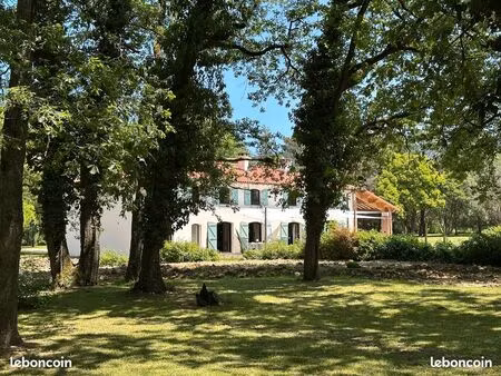 lauraguaise rénovée d'exception dans parc de 3 hectares