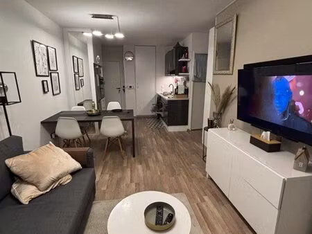 apparement t2 meublé / clim / parking prive