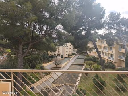 sanary  dans résidence avec vue dégagée  proche centre  t3 de 58 93m² avec deux balcons