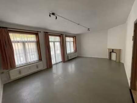 appart 2ch avec balcon  cour commune  remise et garage