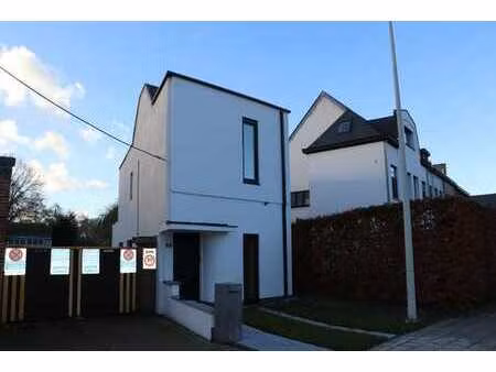 gerenoveerde woning met 3 slk en tuin