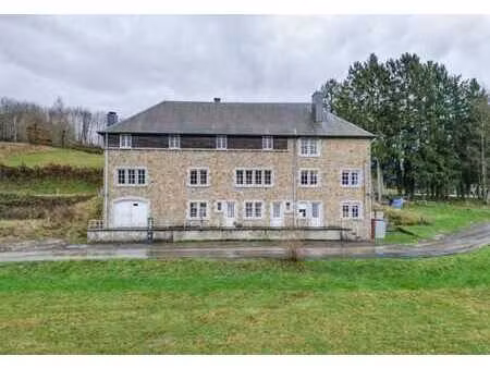 immeuble composé de trois maisons et d'un appartement !