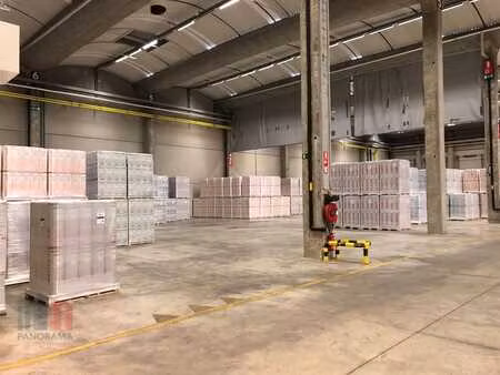 10455 m² opslagruimte met 4 laadkades nabij de singel sin...