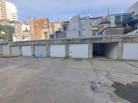 proximité albert   box fermé