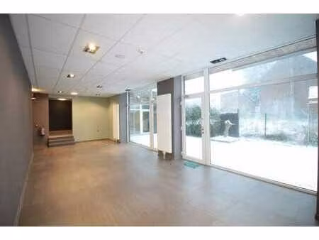 excellente visibilité : commerce polyvalent avec parking !