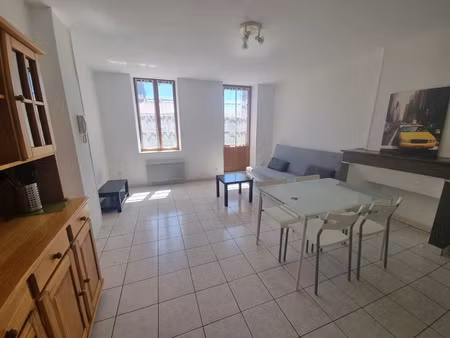 location meublée appartement 2 pièces 34 m² à pont-saint-esprit (30130)  524 €