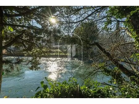 magnifique maison de village à vendre en bord de sorgue proche l'isle-sur-la-sorgue