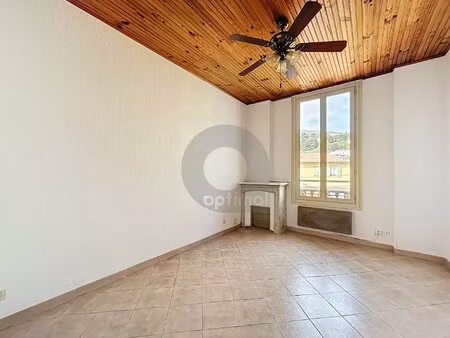 a vendre - beau trois pieces dernier etage d'une maison mentonnaise grand balcon et cave