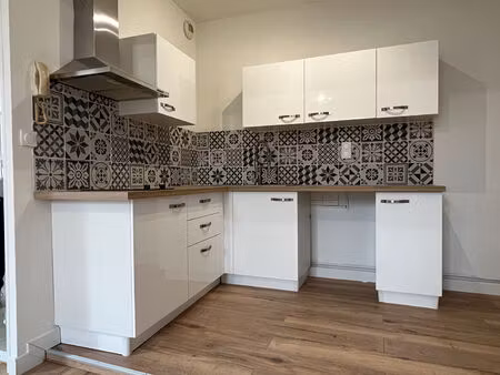 a louer - centre-ville de fontenay-le-comte