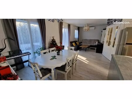 maison récente à côté de metro