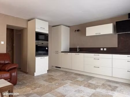 appartement t2 avec terrain agricole et grandes dépendances