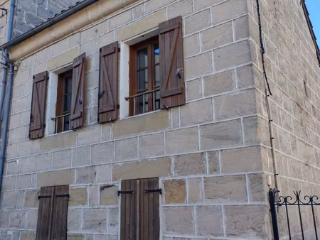 apppartement 2 pièces de 35 m2 - avec cave et cour privative