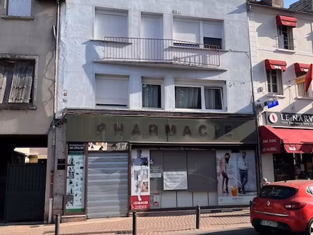 local commercial avec vitrine sur rue