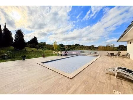 villa comptemporaine haut de gamme - 3 chambres dont une suite parentale - garage - piscin
