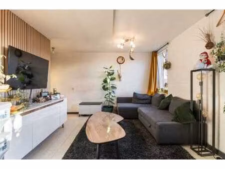 duplex rénové à vendre près du parc à nieuwpoort!