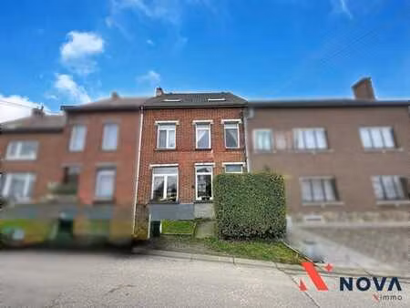 charmante maison proposant 5 chambres  un garage et jardin