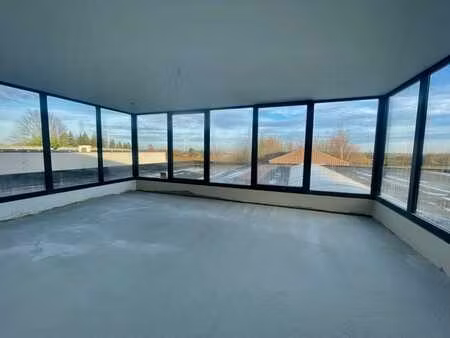 plateau de 300m2 idéalement situé à louer à hannut