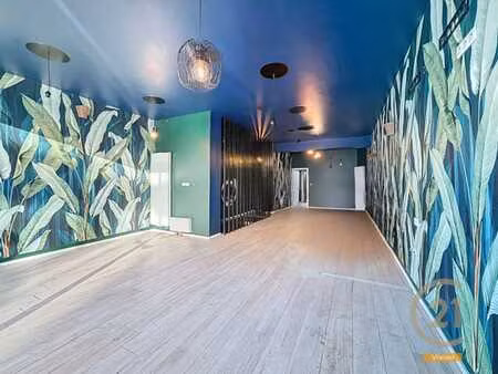 rez-de-chaussée commercial parfaitement rénové + jardin