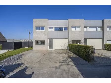 instapklare gezinswoning met 4 slaapkamers op hoog kortrijk